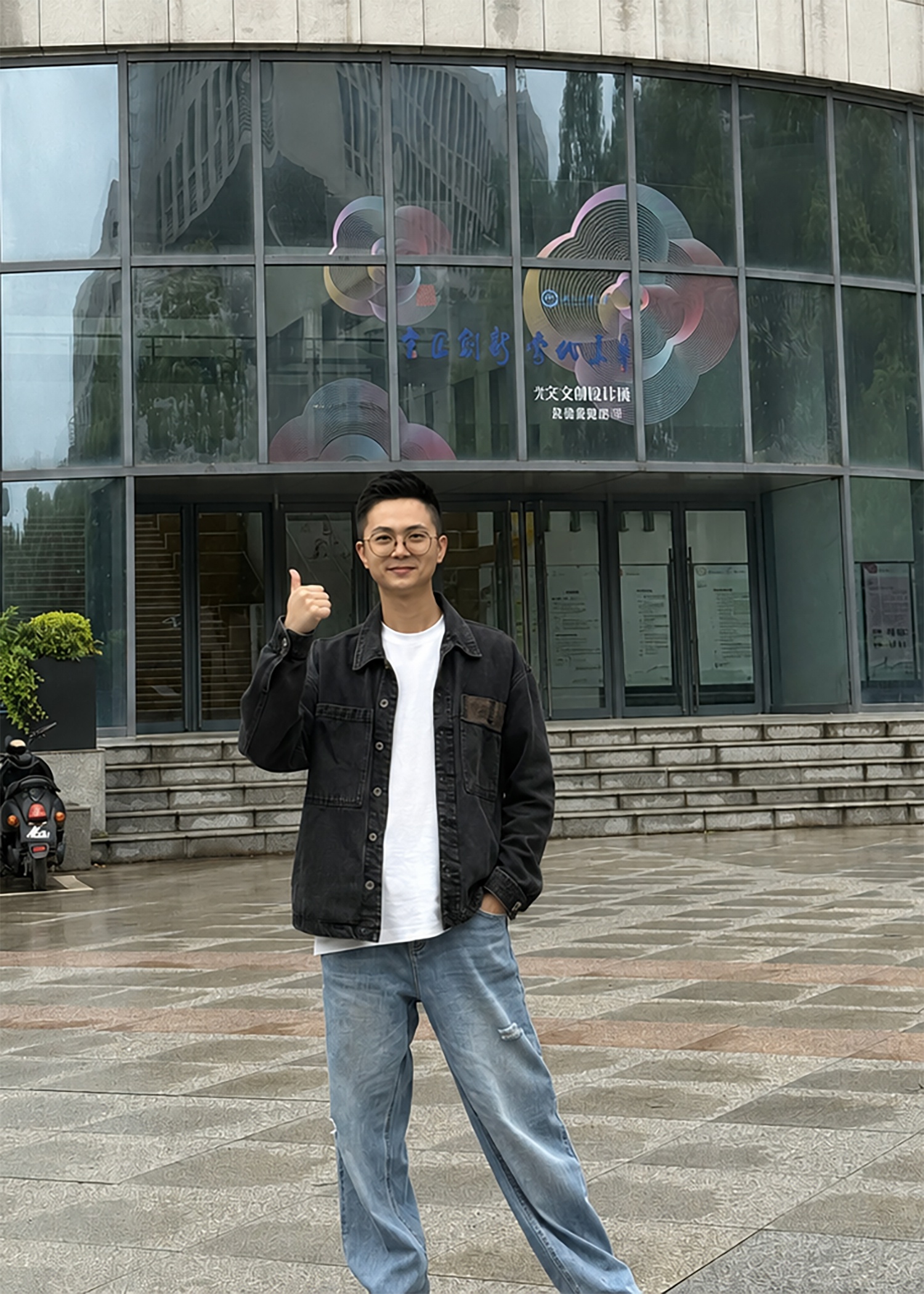 艺术与传媒设计学院 周剑 生活照1.jpg